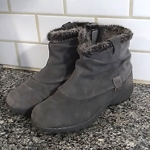 Khombu Gray Leather Fur Winter Boots. Size 7